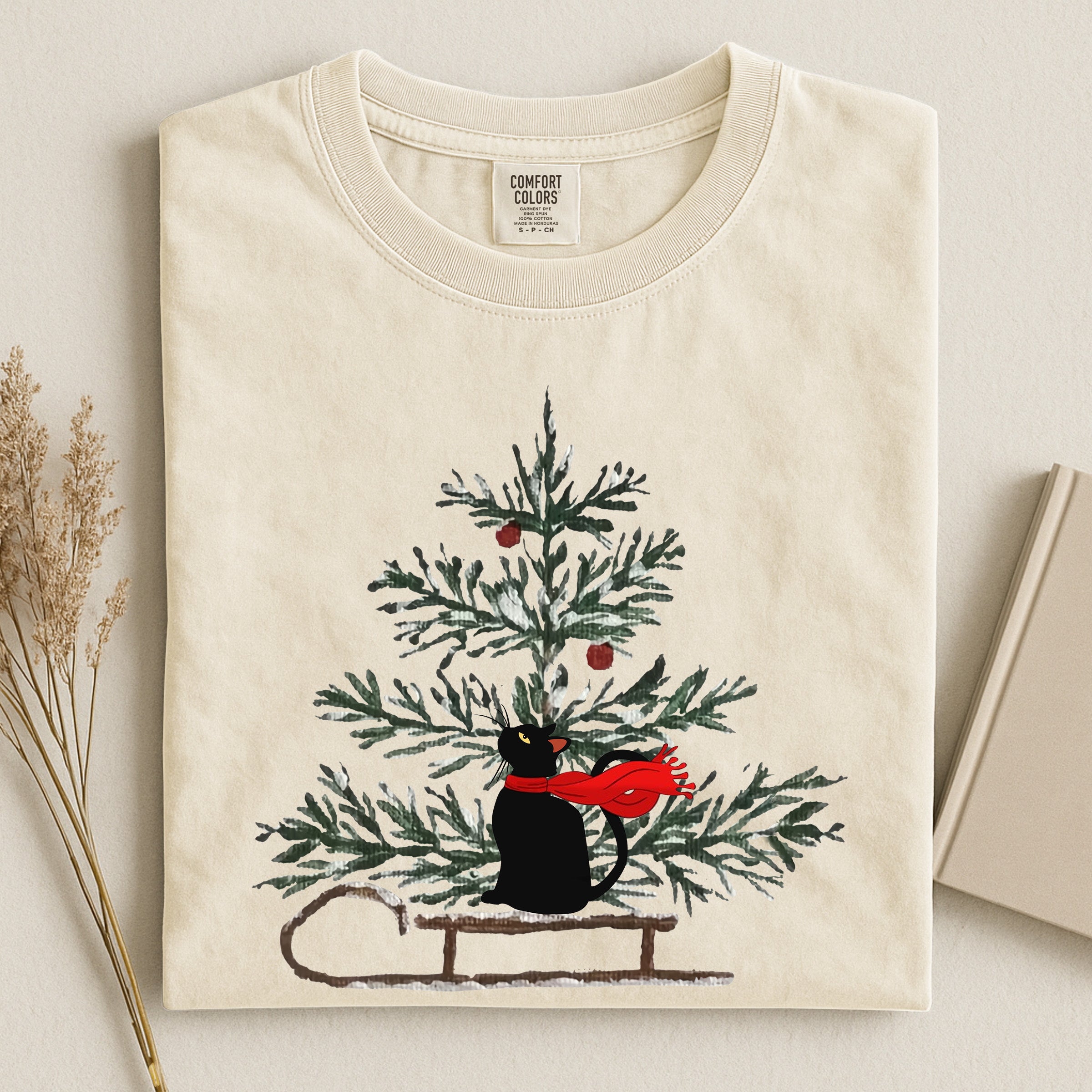 Cat on vintage sleigh comfort t-shirt - Cat comfort t-shirt