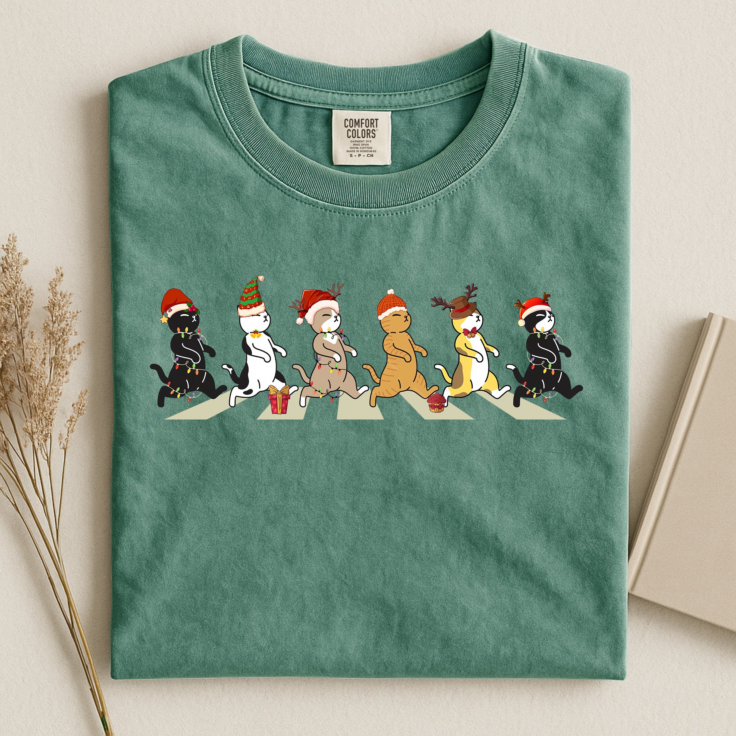 Cat Walk On The Street - Cat Comfort T-shirt