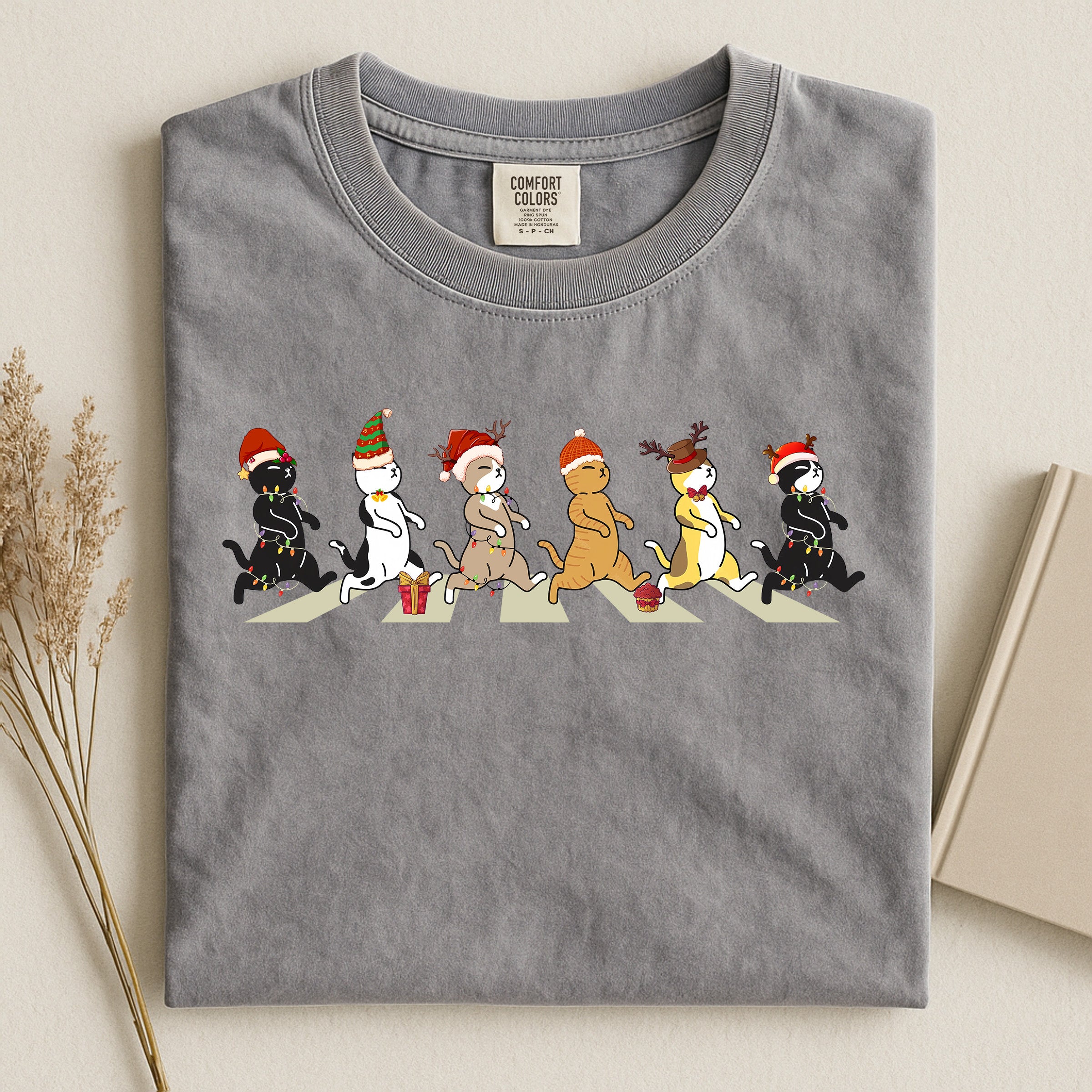 Cat Walk On The Street - Cat Comfort T-shirt