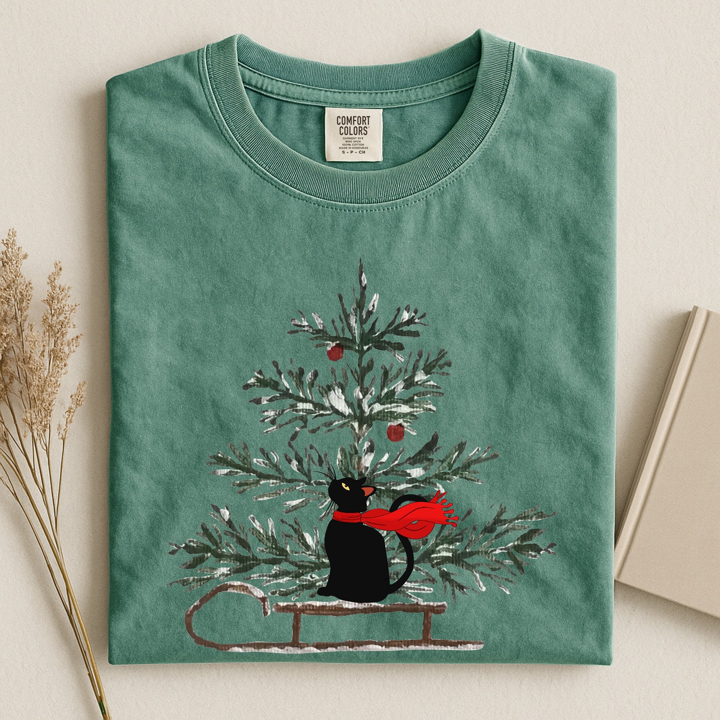Cat on vintage sleigh comfort t-shirt - Cat comfort t-shirt
